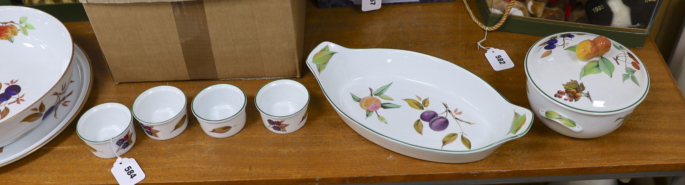 Worcester Evesham pattern tableware and Minton cake plate